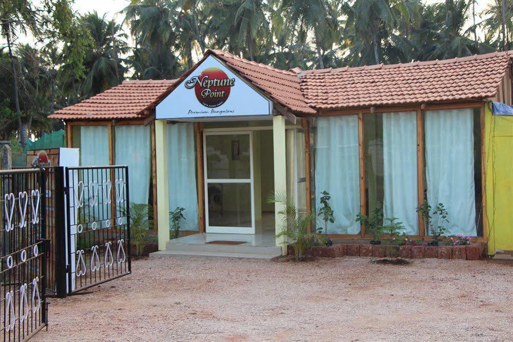 เนปจูน พอยต์ พรีเมียม คอตเทจ Bed & Breakfast ปาโลเลม ภายนอก รูปภาพ