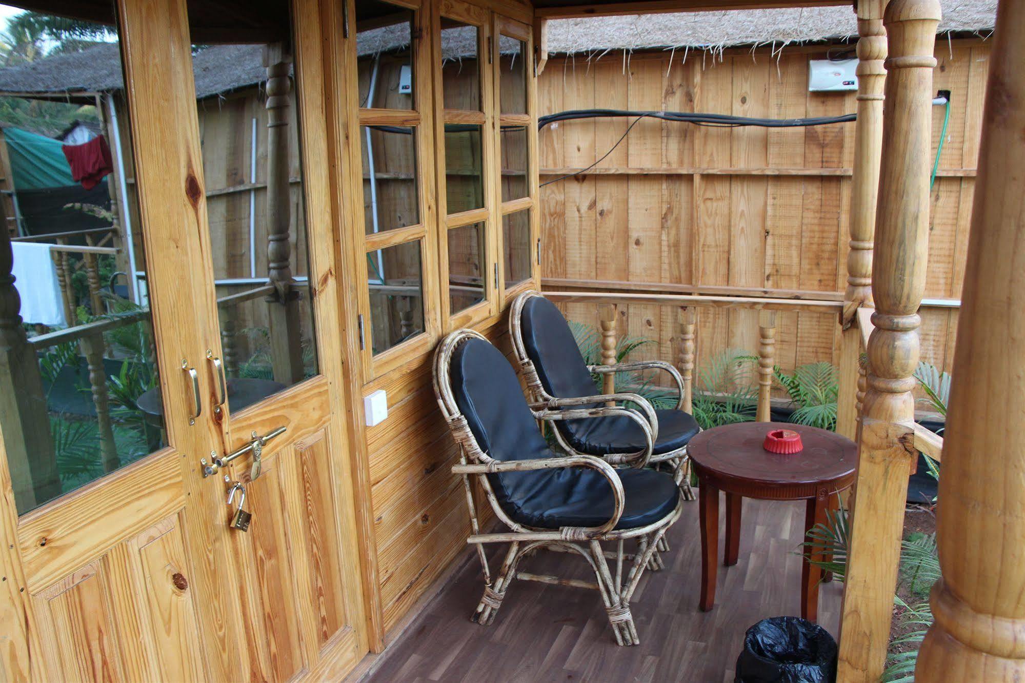 เนปจูน พอยต์ พรีเมียม คอตเทจ Bed & Breakfast ปาโลเลม ภายนอก รูปภาพ